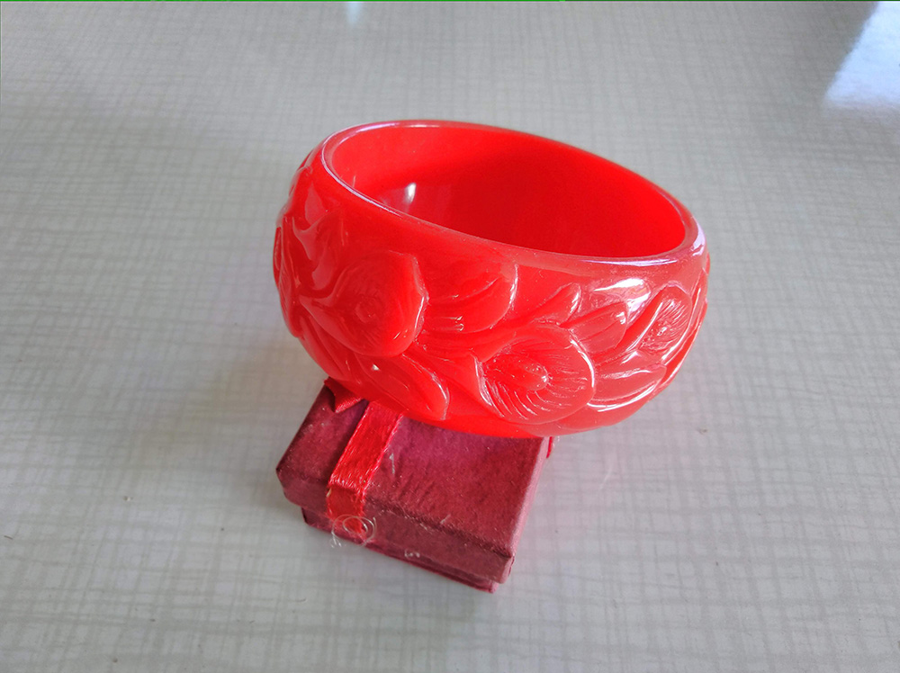 Bracelet retro resine rouge fleurs